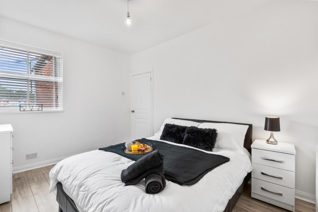 Nuneaton - Ideal 3 Bedroom, Wi-Fi Parking, Sleeps 6 - Jrr Stays المظهر الخارجي الصورة