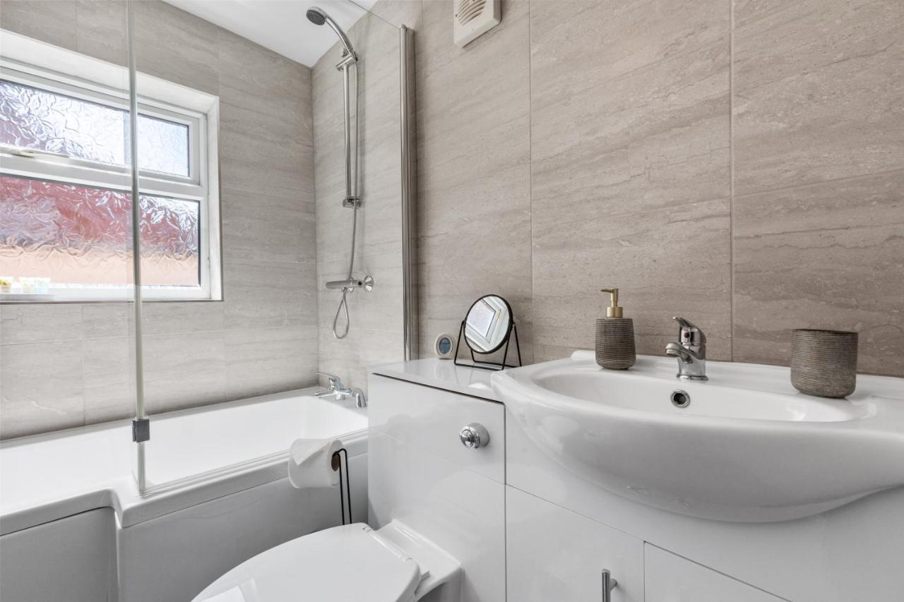 Nuneaton - Ideal 3 Bedroom, Wi-Fi Parking, Sleeps 6 - Jrr Stays المظهر الخارجي الصورة