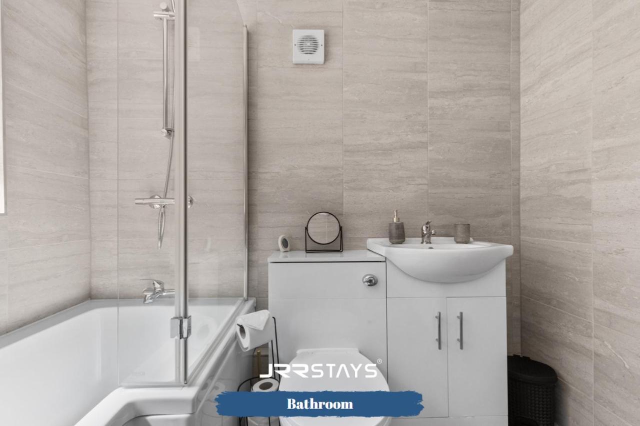 Nuneaton - Ideal 3 Bedroom, Wi-Fi Parking, Sleeps 6 - Jrr Stays المظهر الخارجي الصورة